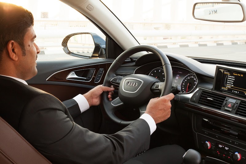 Services de location de limousines et de voitures de luxe CCH aux Émirats | Dubaï