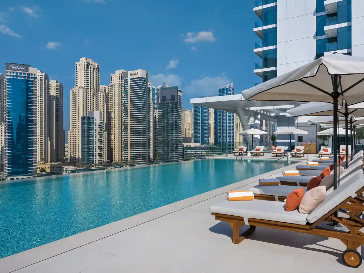 Mga hotel at marangyang tirahan sa Dubai Marina