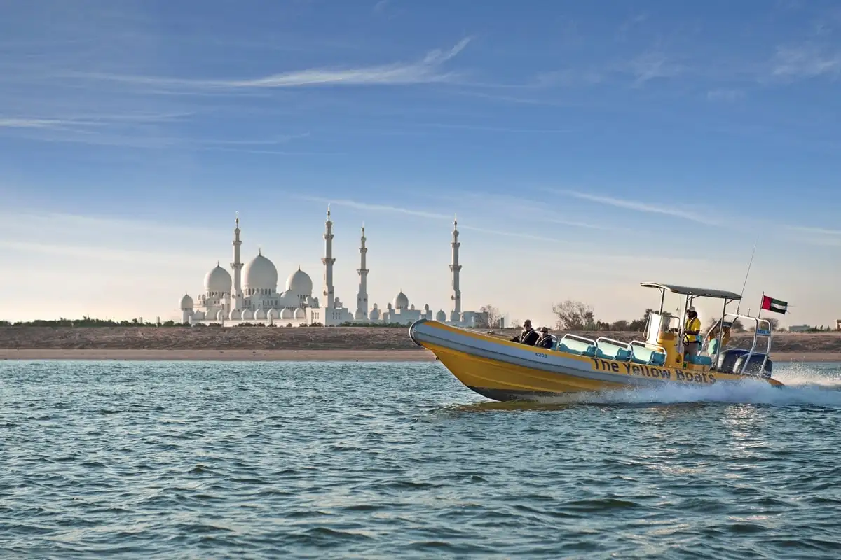 Der Unterschied zwischen einem gelben Boot und herkömmlichen Fischernetzen.
