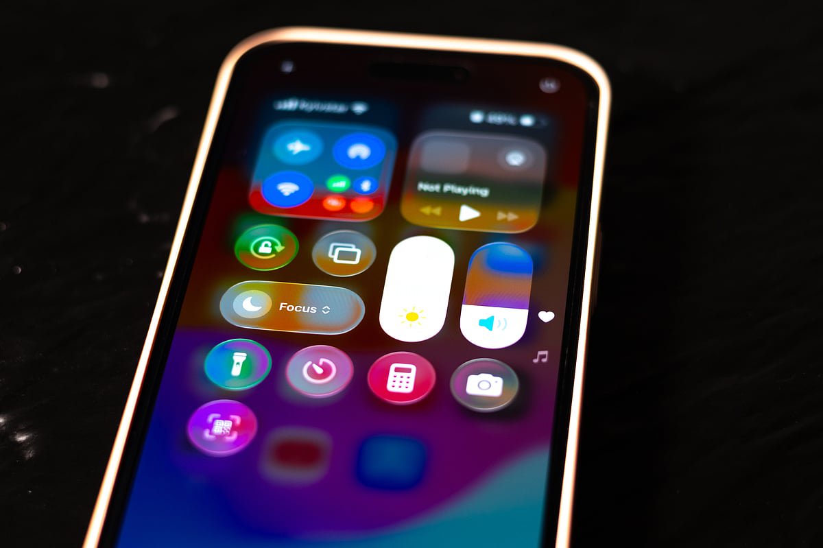 انقلاب در تجربه کاربری: iOS 26.4 با هوش مصنوعی و پادکست‌های ویدیویی وارد میدان شد